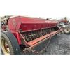 Image 3 : INTERNATIONAL 510 SEED DRILL 21 RUN ONE OWNER