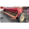Image 5 : INTERNATIONAL 510 SEED DRILL 21 RUN ONE OWNER
