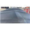 Image 7 : RED V-BOX 200 BUSHEL W/ROLL UP TARP