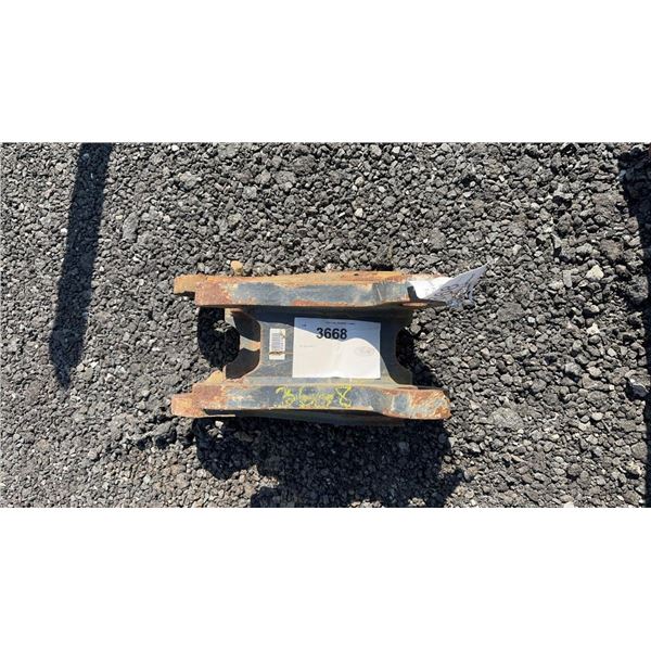 JOHN DEERE UIVERSAL COUPLER FITS JOHN DEERE 310SL/410L