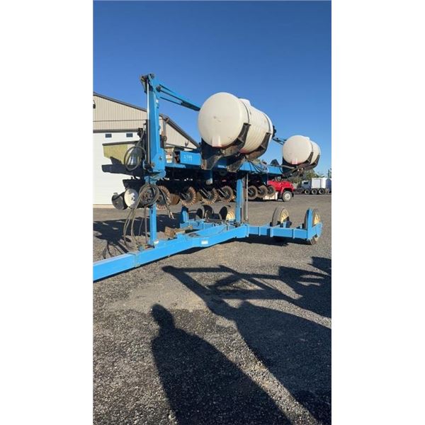 KINZE 2500 8 ROW PLANTER WITH FERTILIZER TANKS 125 STORED INSIDE CONSIGNOR UPGRADED SN 900645 SEED O