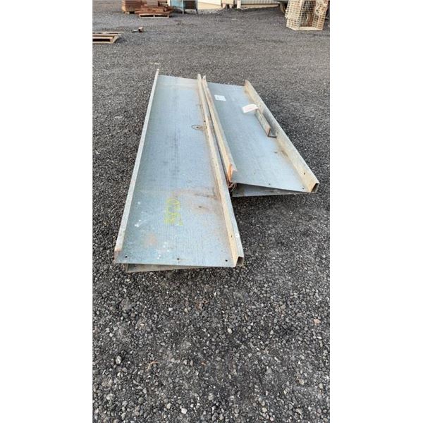 4 PIECE GALVINIZED GRAVITY BOX EXTENSIONS 2 X 10' L X 21"H 2 X   7'L  X 21"H AND CORNER PIECES 1C