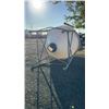 Image 6 : 4 TONNE POLY FEED BIN