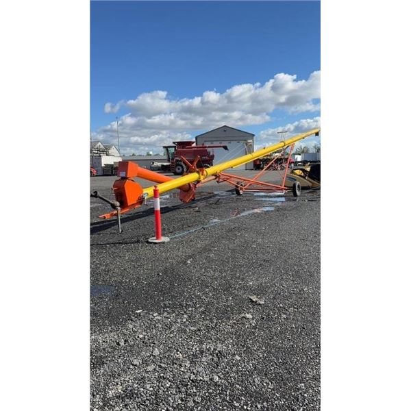 WESTFIELD AUGER MK10" X 61" WITH NEW GEAR BOX STORED INSIDE, ONE OWNER CUSTOMER NEEDED LONGER SN 569