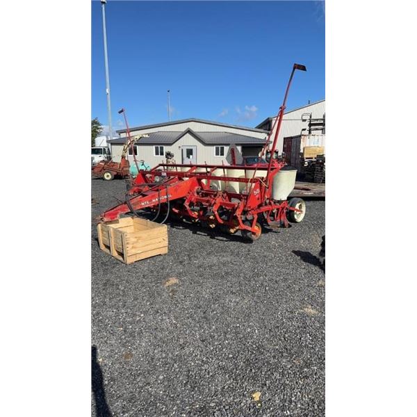 INTERNATIONAL 56 6 ROW PLANTER REMANUFACTURED BY KEARNEY PLANTERS USED THIS SPRING 1G