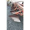 Image 7 : MASSEY FERGUSON 880 5 FURROW PLOW ADJUSTABLE ONE OWNER, STORED INSIDE, FIELD READY SN 1694003557 2E