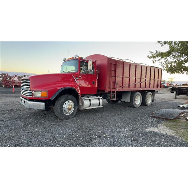 1992 FORD LTL 9000 TRUCK RED L110 280 HP CUMMINGS MOTOR 10 SPEED, 6500 TO 7000LBS CAPACITY 20' BOX  