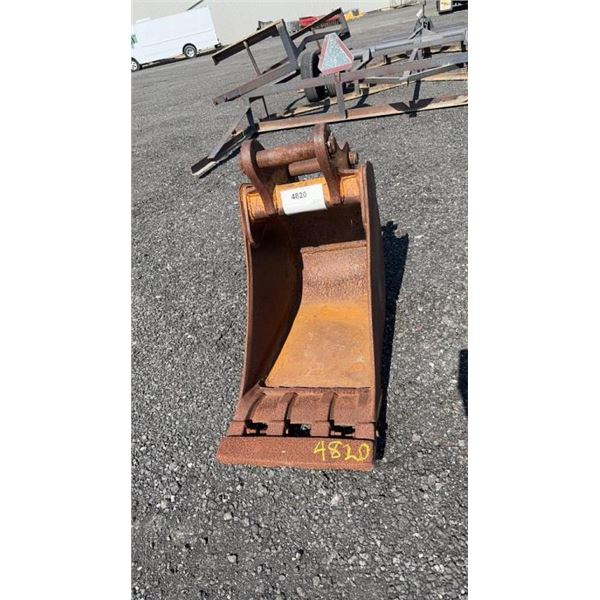 JOHN DEERE 18" BUCKET 51 CUBIC FOOT CAPACITY  SN 1908776