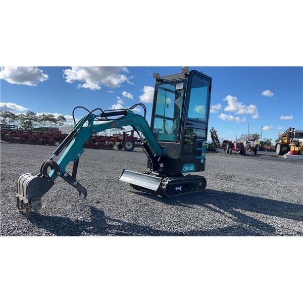 NEW AGT INDUSTRIAL QH13R MINI EXCAVATOR 16 HOURS , ROTA ENGINE W/CAB WHICH IS REMOVABLE, 12" BUCKET 