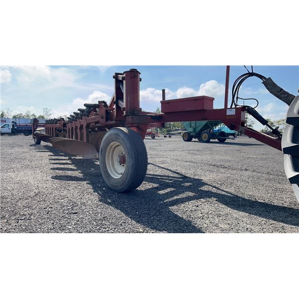 SALFORD 8005 10F PLOW KVERNELAND BOTTOMS,SET FOR12", CAN BE SET FOR 14" AND 16", NEWER HOSES, AUTO R