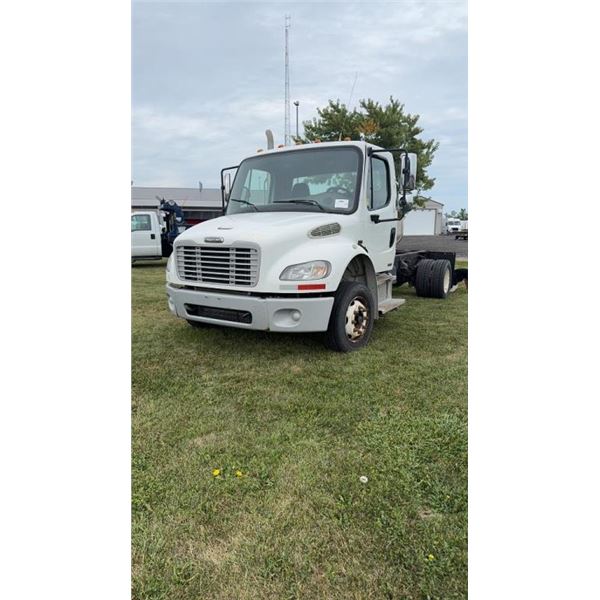 2009 FREIGHTLINER M2 BUSINESS CLASS 106TRUCK  MERCEDES BENZ ENGINE MBE 900 EPA 07  HYDRAULIC BRAKES,
