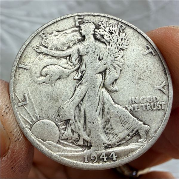 WALKING LIBERTY SILVER HALF DOLLAR - 1944S