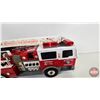 Image 4 : FUNRISE : Toy Plastic Ladder Firetruck (1992) (Sound Effects & Lights Working)  (6"H x 4-1/2"W x 14"