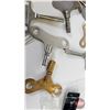 Image 3 : Variety of Clock Keys (16) & Skeleton Keys (2)