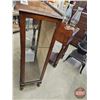 Image 7 : Vintage Queen Anne Style Curio Cabinet (Glass Door & Sides)
