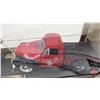 Image 6 : Die Cast Ford Model A Tow Truck (Towing a 1952 Chev Pick Up) (Scale 1:24) (Liberty Classics)