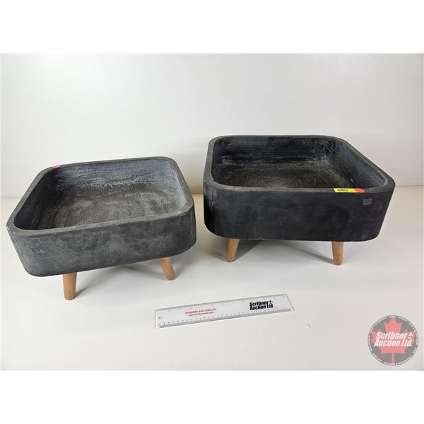 Concrete Stool Design Planters (2) (Largest Measures : 10-1/2"H x 17-1/2"W x 17-1/2"D)