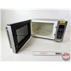 Image 3 : Salton Microwave  (Measures : 11"H x 19"W x 12-3/4"D)
