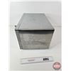 Image 4 : Salton Microwave  (Measures : 11"H x 19"W x 12-3/4"D)