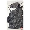 Image 2 : Esthetician Capes (4) & Clip Holder