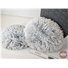 Image 2 : Laundry Basket w/Throw Pillows (2) (Basket Measures : 19-1/2"H x 14"W x 14"D)