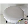 Image 4 : Salon Swivel Adjustable Rolling Stools (2)