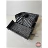 Image 2 : Caboodles Portable Makeup Train Case (Measures : 9"H x 11-1/4"W x 6-1/2"D)