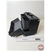 Image 4 : Caboodles Portable Makeup Train Case (Measures : 9"H x 11-1/4"W x 6-1/2"D)