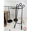 Image 2 : Box Lot: Variety Hangers & Easels
