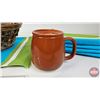 Image 2 : Home Décor Combo : Basket w/Stoneware Mugs & Lids/Coasters & Placemats (7)