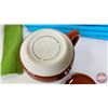 Image 4 : Home Décor Combo : Basket w/Stoneware Mugs & Lids/Coasters & Placemats (7)
