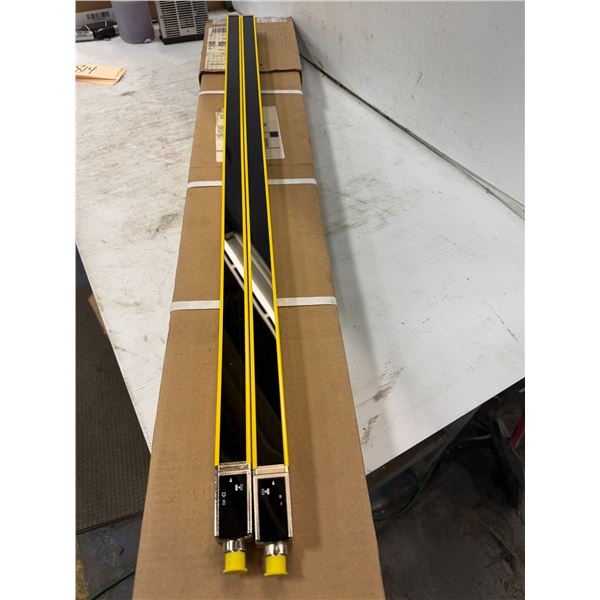 Set of Leuze Light Bars #MLC520R30-900 & #MLC500T30-900