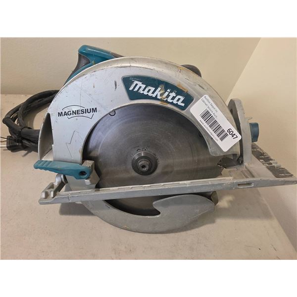 Makita 5008MGA 8-1/4 Inch Circular Saw With 15A Motor