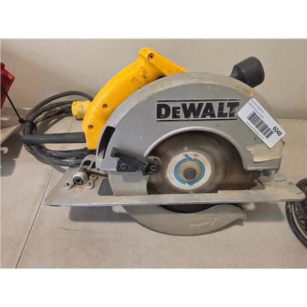 DeWALT DW384 8-1/4 in. (210mm) Circular Saw 120V Type 5
