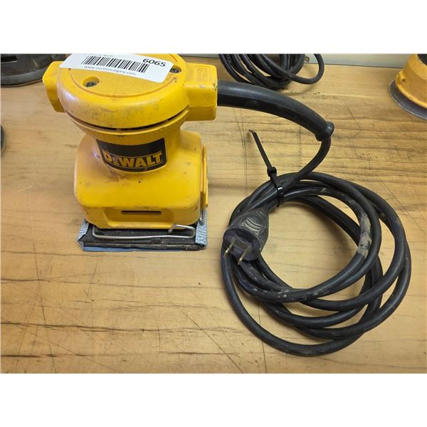 DeWalt DW411 Palm Grip Sander with Power Cord