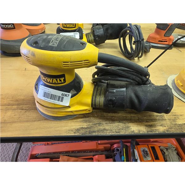 DeWALT D26451 5-Inch Random Orbit Palm Sander with 12000 RPM