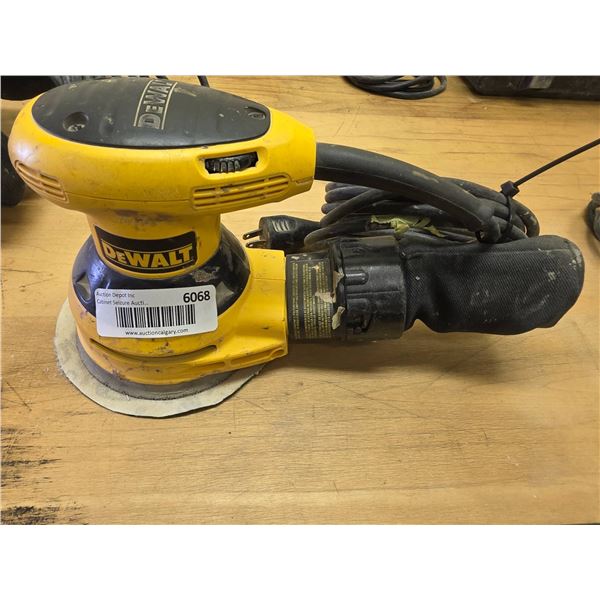 DeWALT D26453 Variable Speed Random Orbit Sander, 120V, 2014 Model
