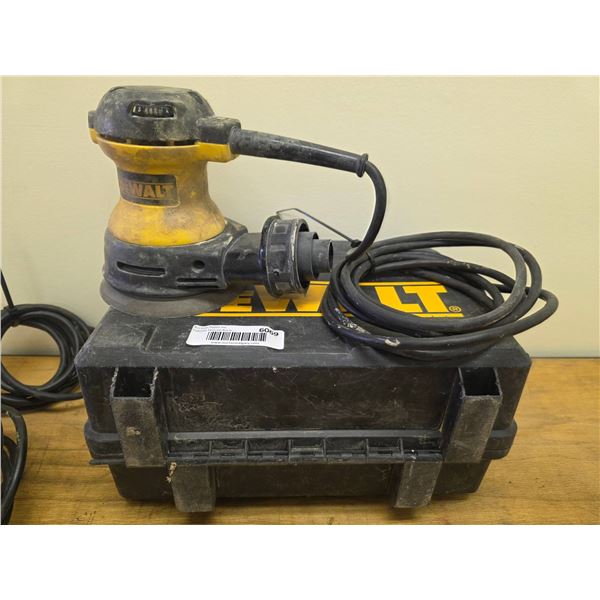 DeWalt DW423 Variable Speed Random Orbital Sander with Storage Case