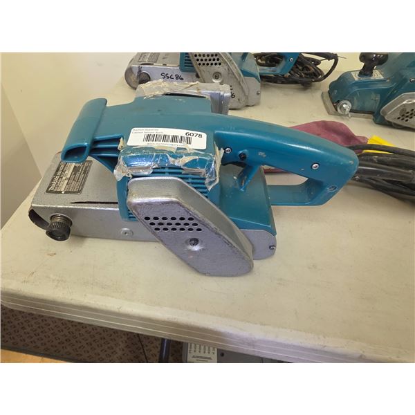 Makita 9924DB Belt Sander, 120V, 7.8A, 3×24 Inch, 60Hz