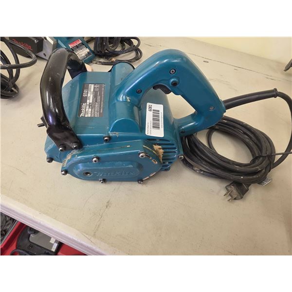 Makita 9741 120V 7.8A 4 3/4 wheel sander