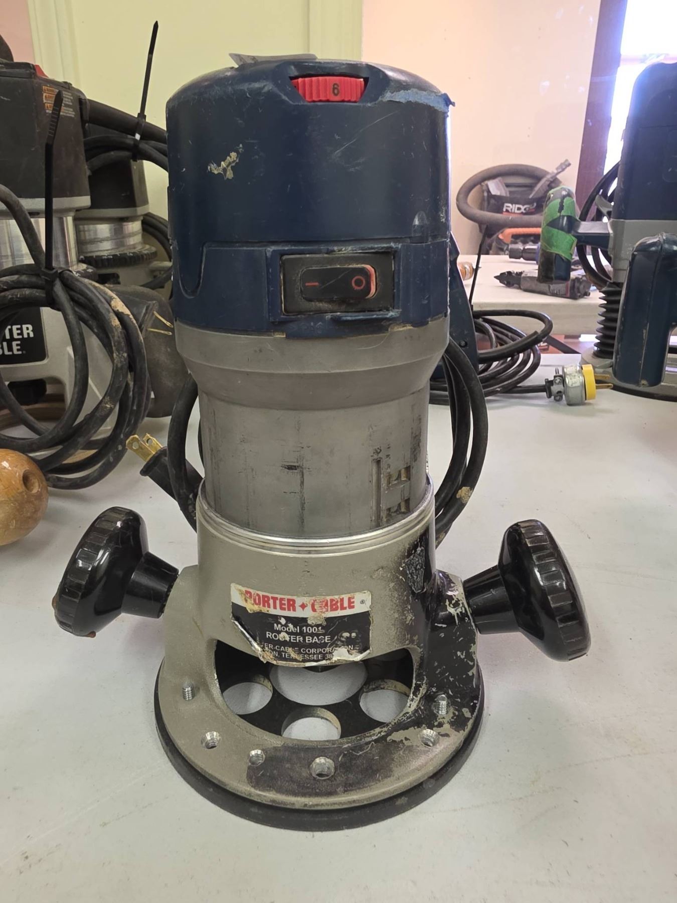 Bosch 1617 EVS Router and Porter-Cable 1001 Router Base