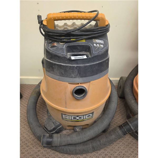 Ridgid Wet/Dry Vacuum With 6.5 Peak HP and 16-Gallon Capacity