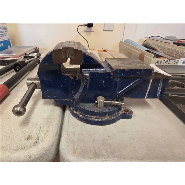 5-Inch Bench Vise with Swivel Base and Anvil Area