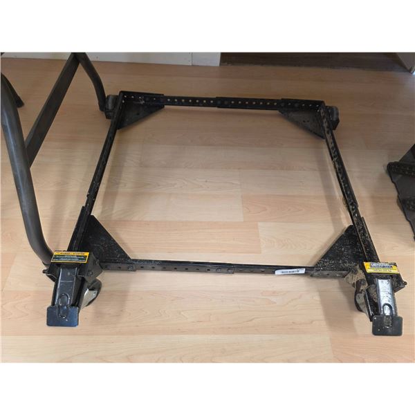 General International 500 lbs Capacity Mobile Base