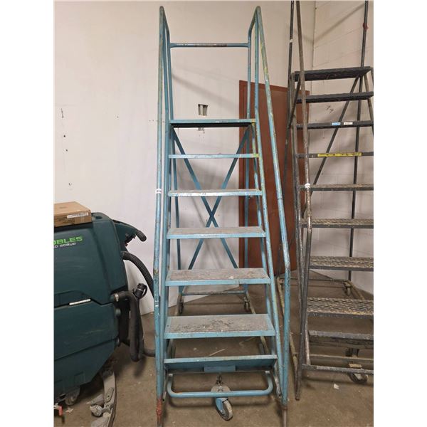 Metal Rolling Industrial Safety Ladder with Six Steps and Handrails