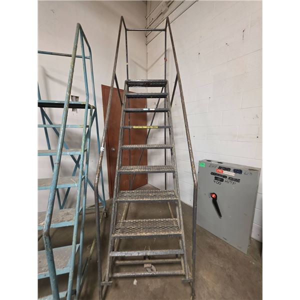 Metal Rolling Industrial 9 step Staircase with Handrails