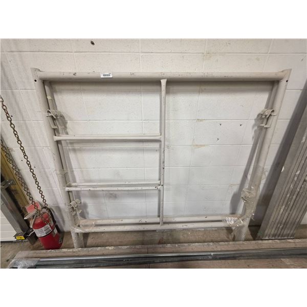 Lot of 2 Scaffold Ends