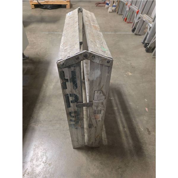 2-Step Ladder, Model 90082, Sturdy Aluminum Construction