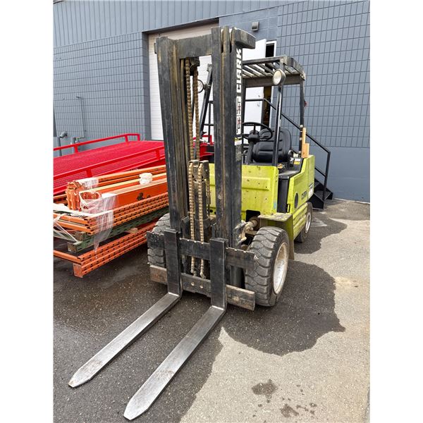 Clark GPX30 Forklift with 3,110 Hrs, propane, 2 stage, Pneumatic Tires