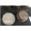 Image 2 : 5 Vintage Early Ford Auto Hubcaps